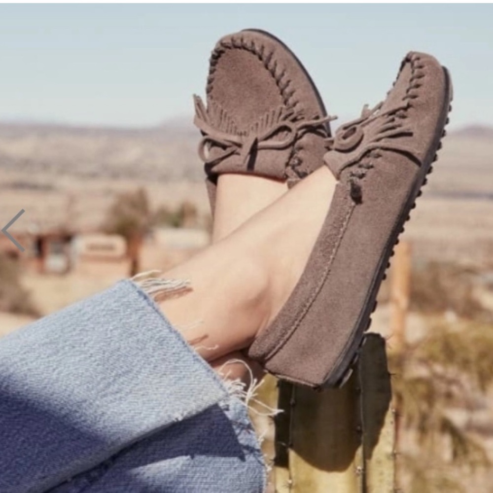 Minnetonka Kilty Moccasin 10 Gray